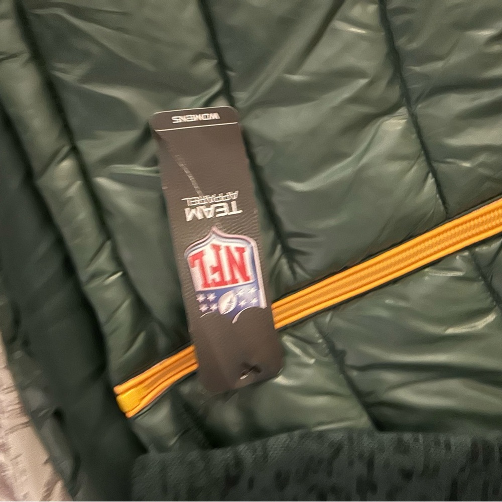 NFL Women's Green Puffer Jacket with Logo - Picture 14 of 15